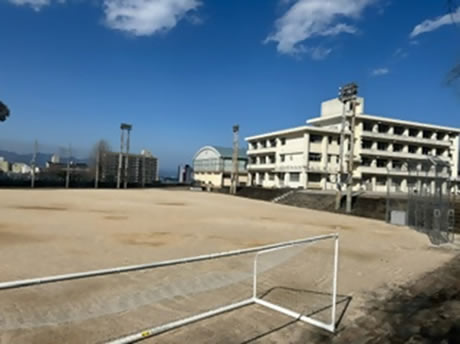 旧浜脇中学校運動場の写真