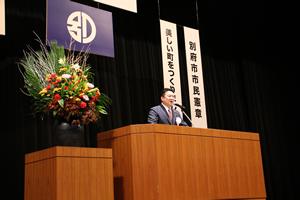 長野　恭紘市長による式辞の写真