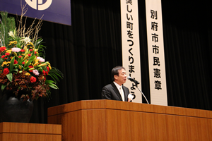 寺岡　悌二教育長による祝辞の写真