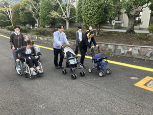 令和8年度　新採用職員研修（要配慮者体験研修）の写真