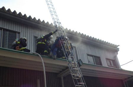 旧別府市学校給食共同調理場建物火災を想定した訓練の写真