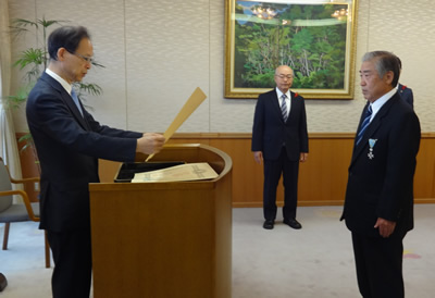 叙勲県知事伝達式の写真