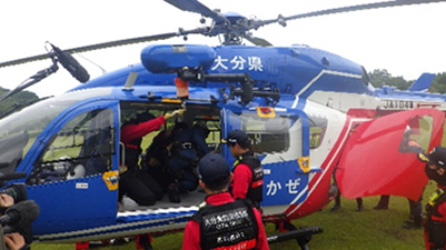 大分県防災航空隊隊員投入訓練の写真1