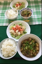 料理のある食卓の写真