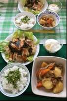 料理のある食卓の写真