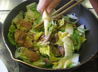 さばの味噌煮缶と白菜の煮物