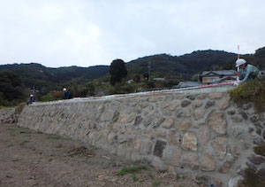 修繕した石垣の写真