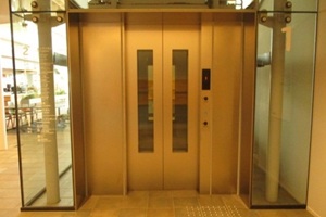 エレベーター写真