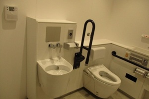 2階ユニバーサルトイレ